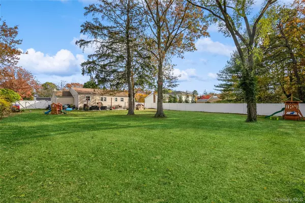 Bohemia, NY 11716,1692 Feureisen AVE