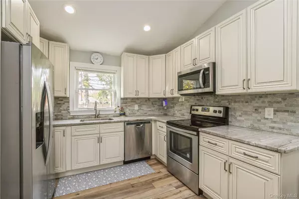 Bohemia, NY 11716,1692 Feureisen AVE