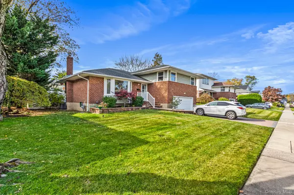 Plainview, NY 11803,15 Vista RD