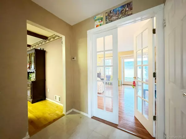 South Setauket, NY 11720,74 Bellwood AVE