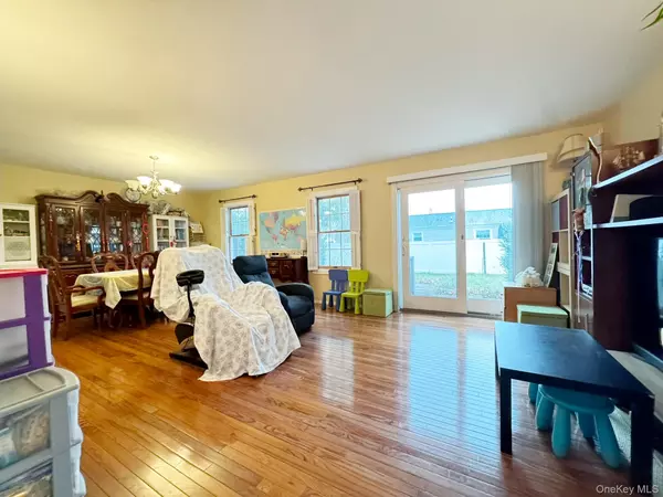 South Setauket, NY 11720,74 Bellwood AVE