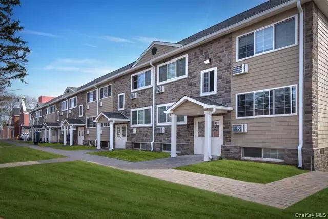 Stewart Manor, NY 11530,146 Covert AVE #H2