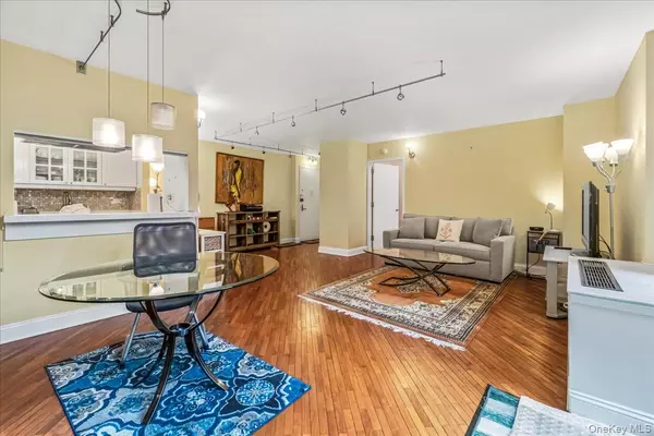 New York (manhattan), NY 10021,400 E 70th ST