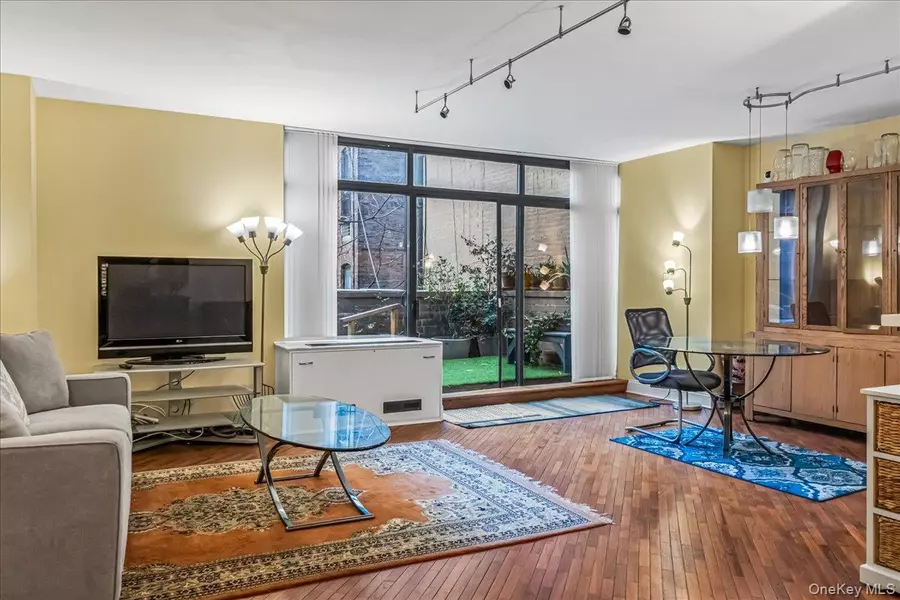 400 East 70 ST, New York (manhattan), NY 10021