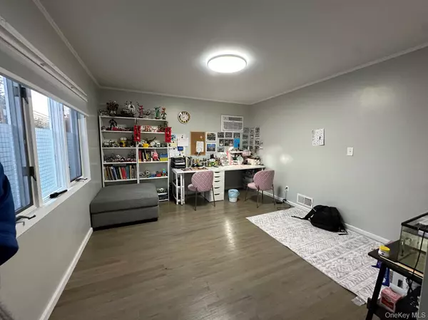 Plainview, NY 11803,69 Virginia AVE