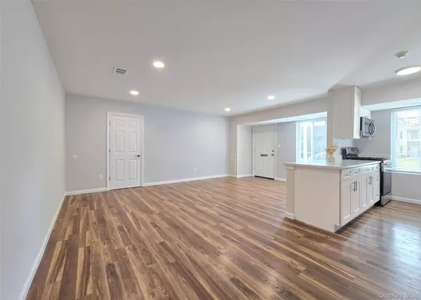 Coram, NY 11727,27 Cheyenne CT #27