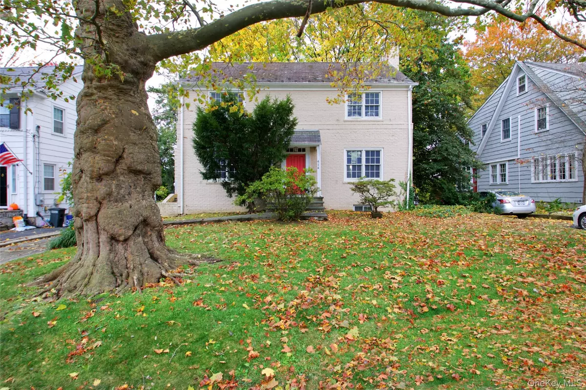 Manhasset, NY 11030,414 Hunt LN