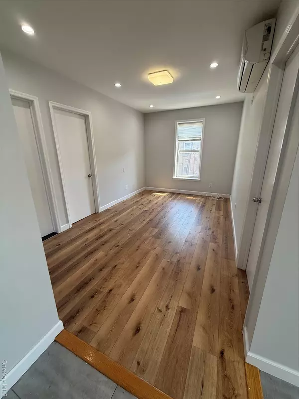 Ridgewood, NY 11385,6676 fresh pond rd 3R