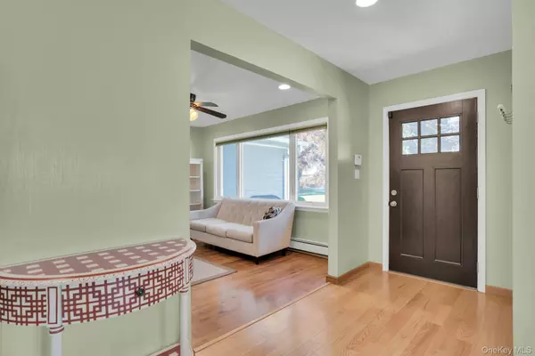 Commack, NY 11725,15 Empire CT