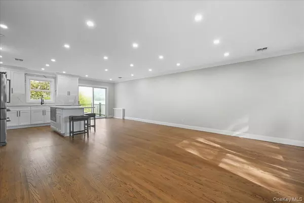 Wantagh, NY 11793,3715 Regent lane