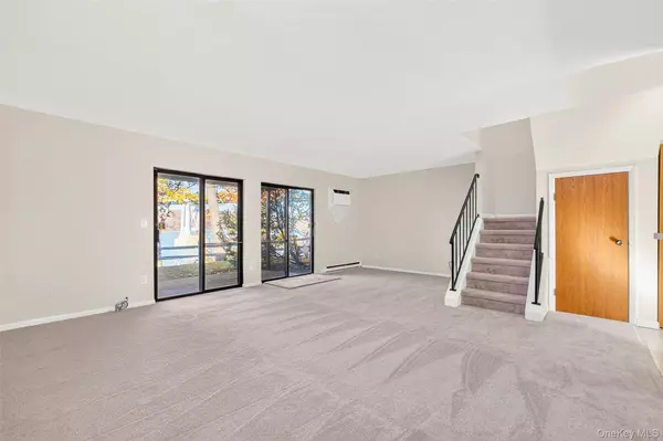 Poughkeepsie, NY 12601,28 Hudson Heights DR #28