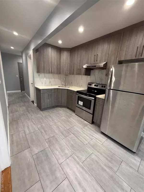 Ridgewood, NY 11385,6676 Fresh pond rd 2F