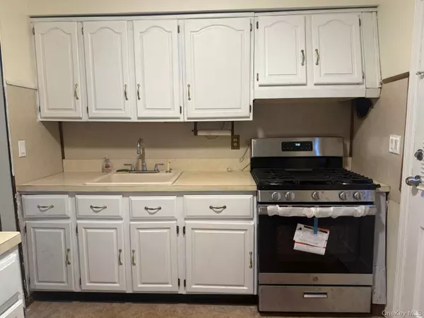 Lynbrook, NY 11563,110 Evergreen AVE #1st Floor