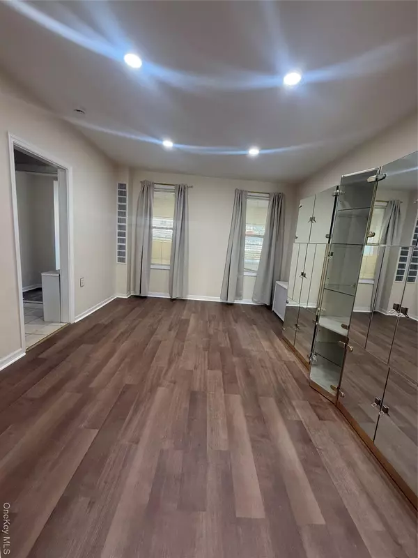 Bronx, NY 10462,868 Morris Park AVE