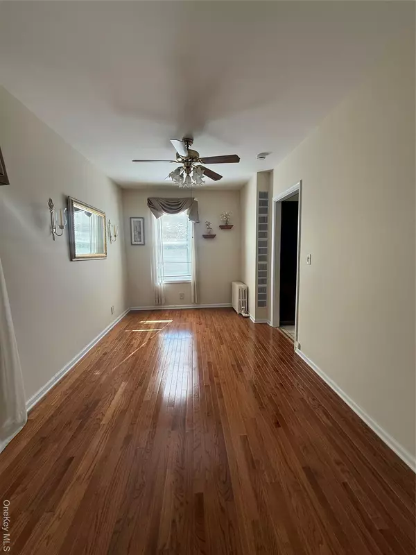 Bronx, NY 10462,868 Morris Park AVE