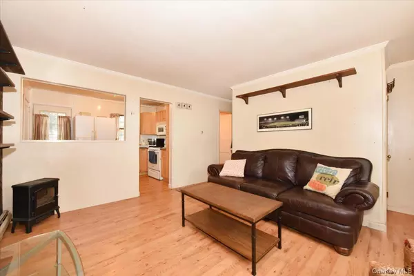 Massapequa, NY 11758,86 Cleveland AVE