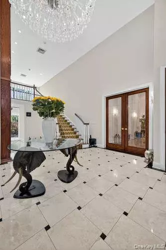 Oyster Bay, NY 11771,12 Donna DR