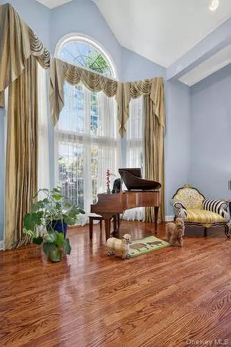 Oyster Bay, NY 11771,12 Donna DR