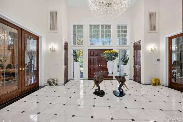 Oyster Bay, NY 11771,12 Donna DR