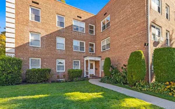 Roslyn Heights, NY 11577,2 Edwards ST #3D