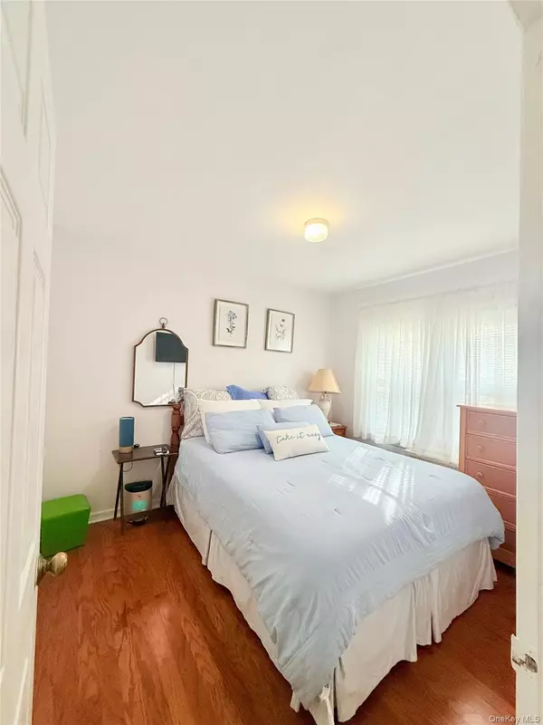 Cambria Heights, NY 11411,217-24 121 AVE