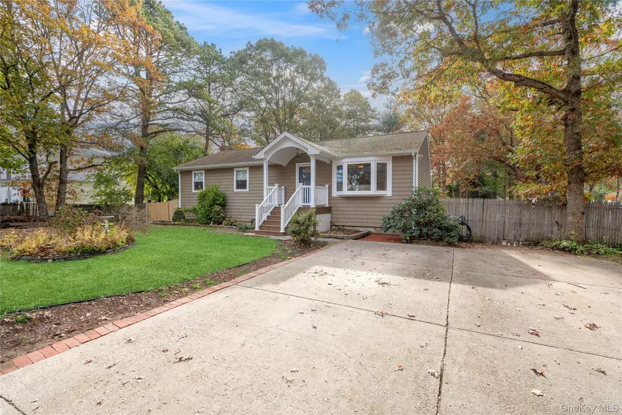 42 Fig ST, Central Islip, NY 11722