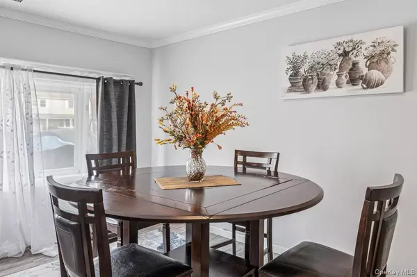 Coram, NY 11727,26 Grand Canyon LN