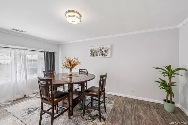 Coram, NY 11727,26 Grand Canyon LN