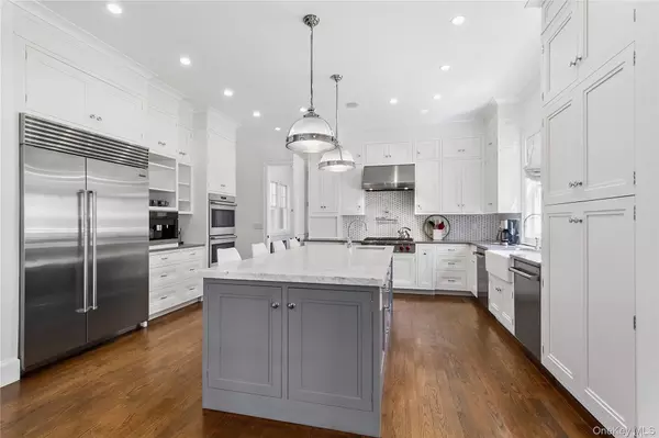 Westhampton Beach, NY 11978,94 Griffing AVE