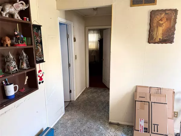 Bay Shore, NY 11706,1663 N Thompson DR