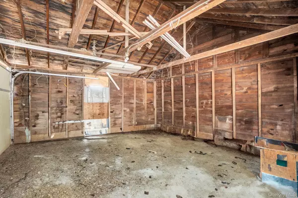 Cambria Heights, NY 11411,114-42 211th St