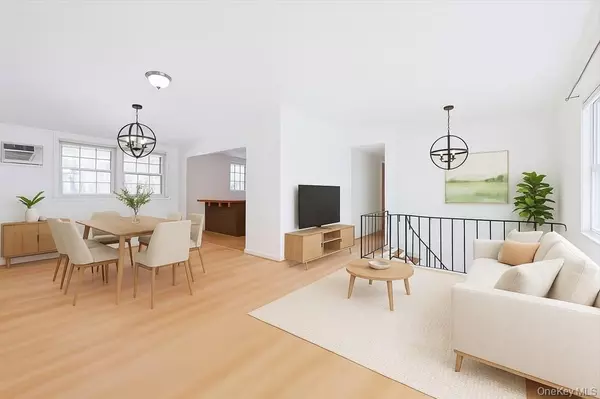 East Setauket, NY 11733,15 Mayflower LN