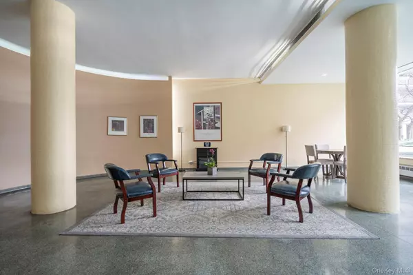 Rego Park, NY 11375,61-25 97th ST #1G