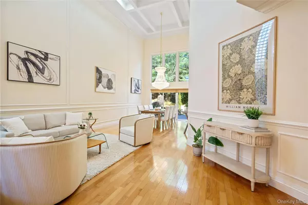 Plainview, NY 11803,176 Sagamore DR