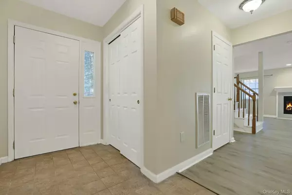 Monroe, NY 10950,451 Meri LN