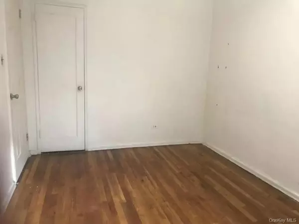 Elmhurst, NY 11373,8425 Elmhurst AVE #2I