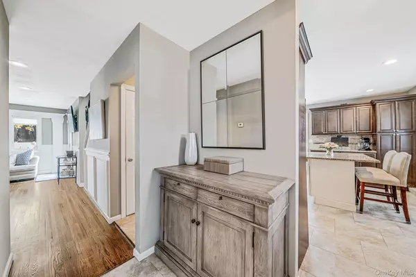 Bohemia, NY 11716,785 Franklyn AVE