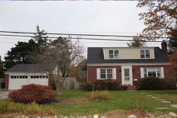 7 Okleigh PL, Northport, NY 11768