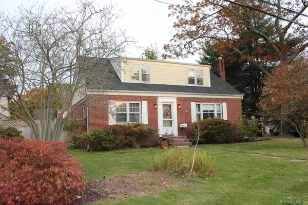 7 Okleigh PL, Northport, NY 11768