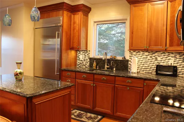 Northport, NY 11768,7 Okleigh PL