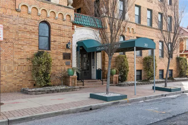 Long Beach, NY 11561,310 Riverside Blvd #2C