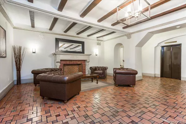 Long Beach, NY 11561,310 Riverside Blvd #2C