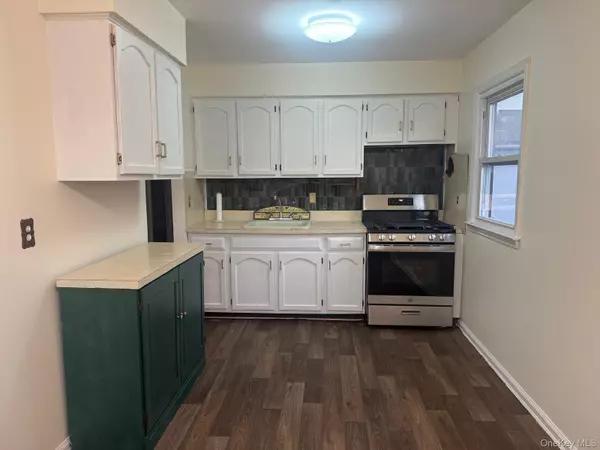 Lynbrook, NY 11563,110 Evergreen AVE #2nd Floor