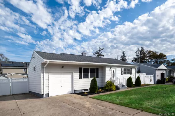 Bay Shore, NY 11706,1039 Carll DR