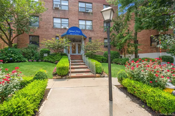 90 Schenck AVE #2L, Great Neck, NY 11021