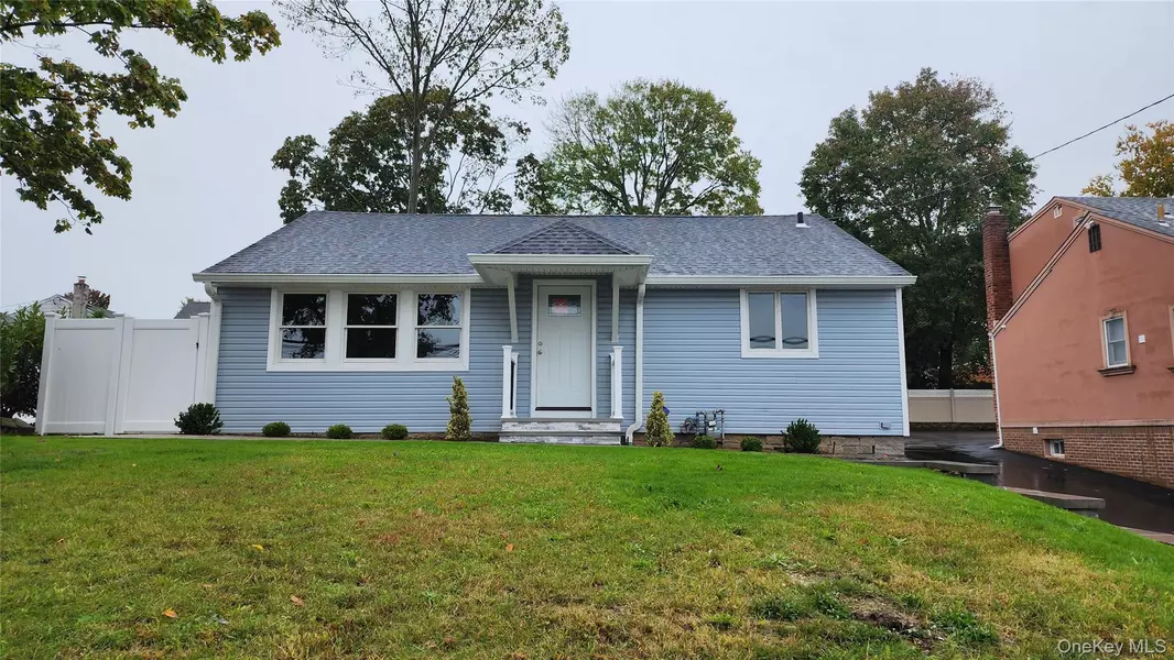 126 Forest AVE, Glen Cove, NY 11542