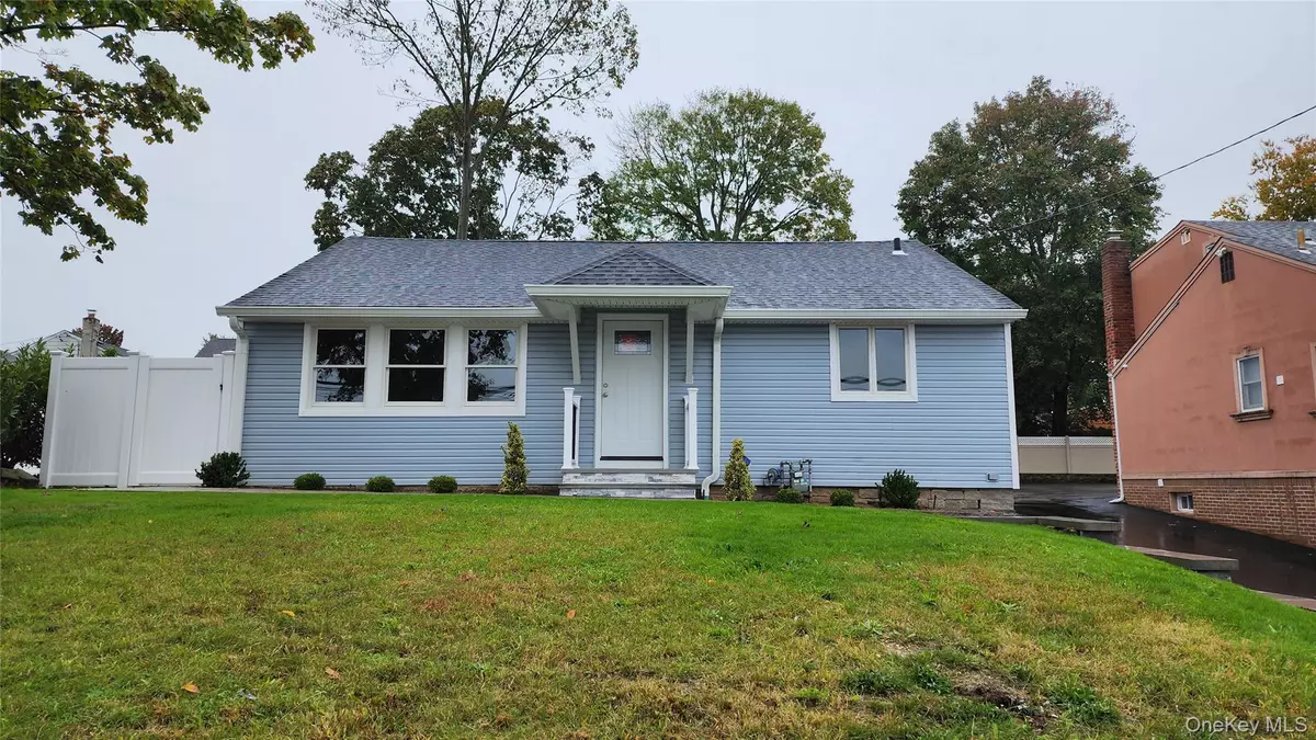 Glen Cove, NY 11542,126 Forest AVE