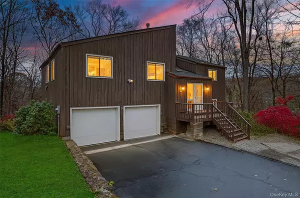 42 Maple Moor LN, Cortlandt Manor, NY 10567