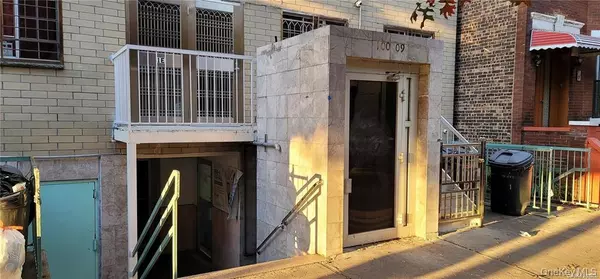 Corona, NY 11368,100-09 39 AVE #3E