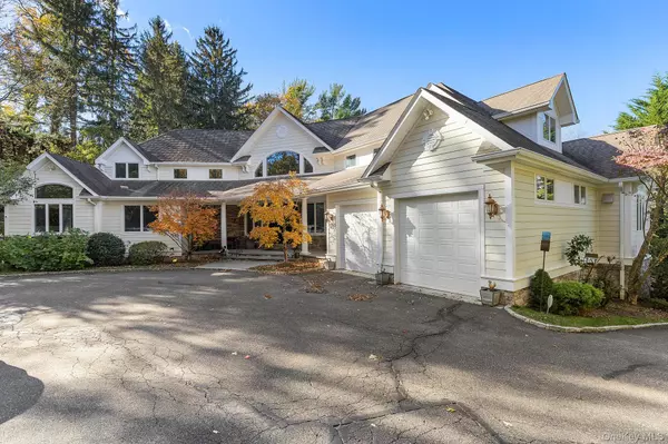 West Hills, NY 11743,144 Round Swamp RD